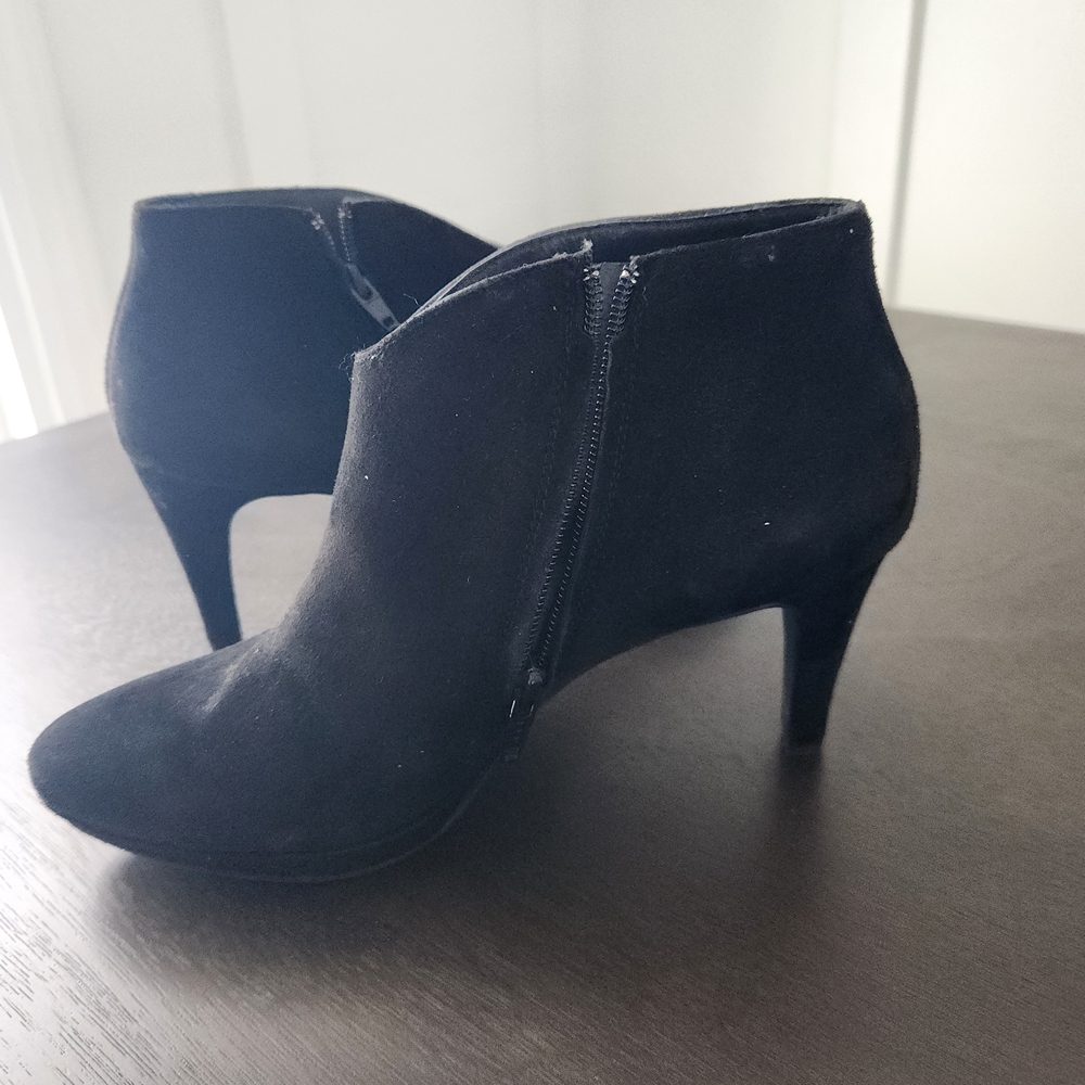 Size 8 Paul Green Black Suede Ankle Booties